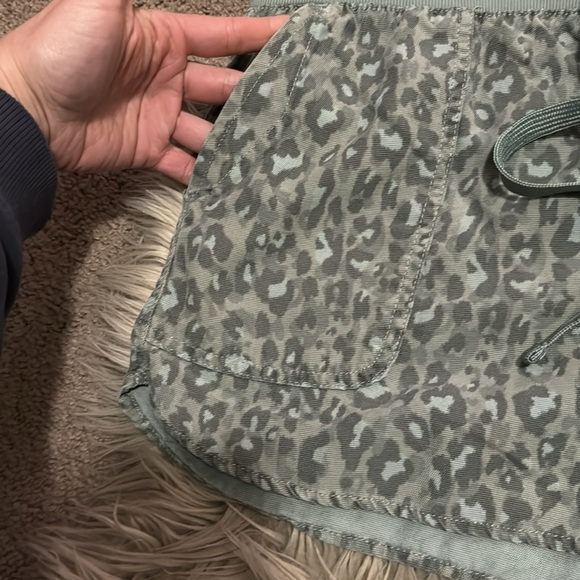 Maurice’s Shorts-Sz L-Green Camo-Cotton/Lyocell Blend-Drawstring Waist-EUC - Picture 7 of 15